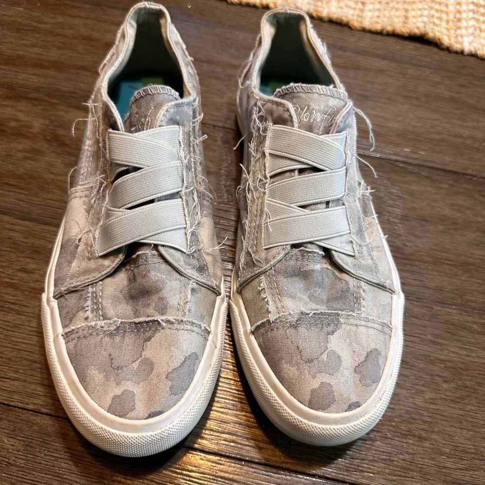 Blowfish Malibu Marley Distressed Camo Canvas Slip On Sneakers Shoes 8.5 Womens‎